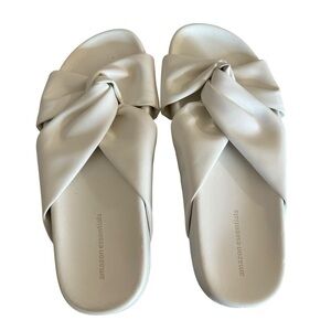 Amazon Essentials Women's Elegant Cream Sandals